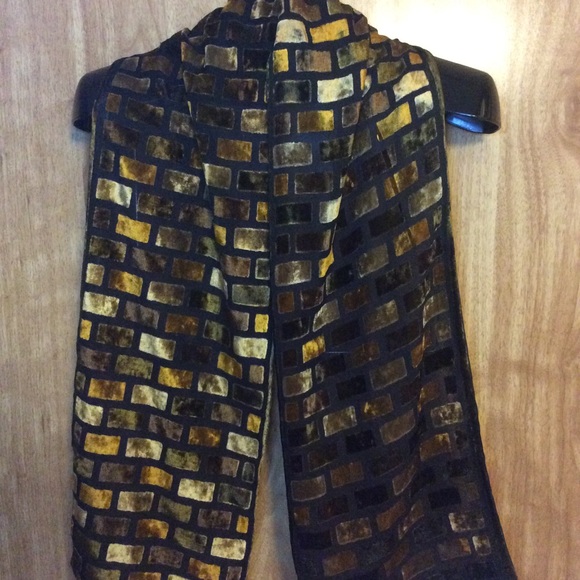 Two scarf bundle. - Picture 2 of 3